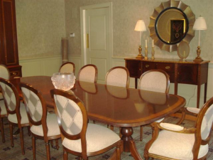 Ethan Allen Dining Room Table and Chiars