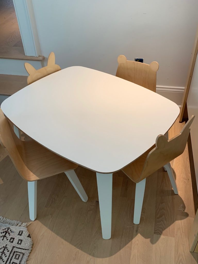 oeuf table and chairs